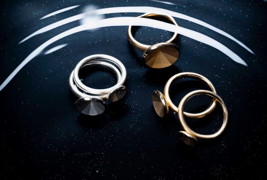 <em>étoile</em> rings. 