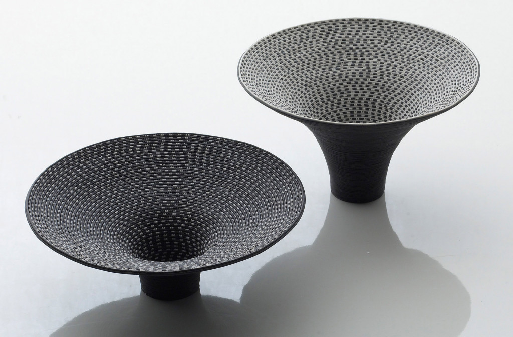 Gefäße. Porzellan. 20 x 7,5 cm, 18,5 x 11 cm. 