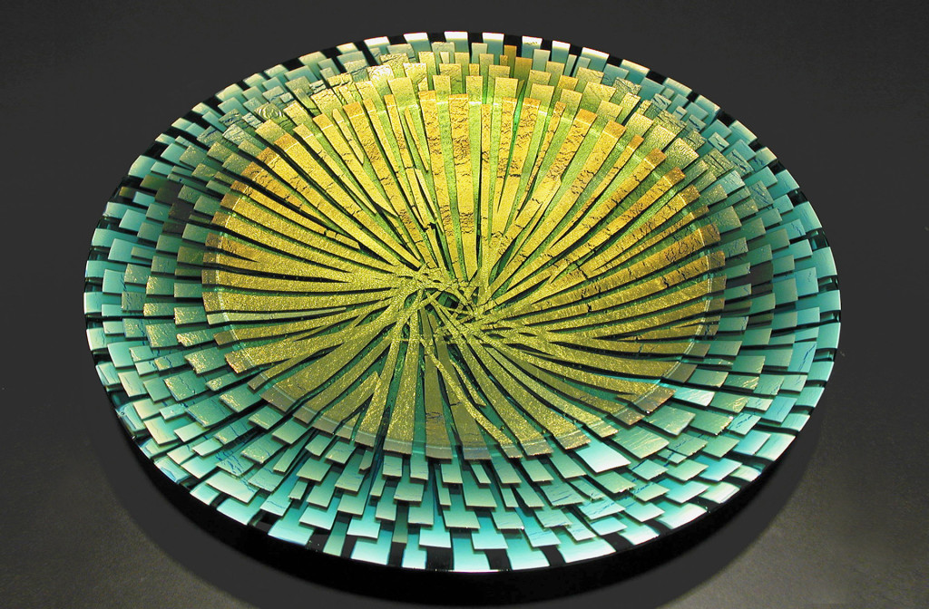 <em>Modrá / Blue</em>, 2004. Glass and stripes of metal. 7&nbsp;×&nbsp;36&nbsp;cm.