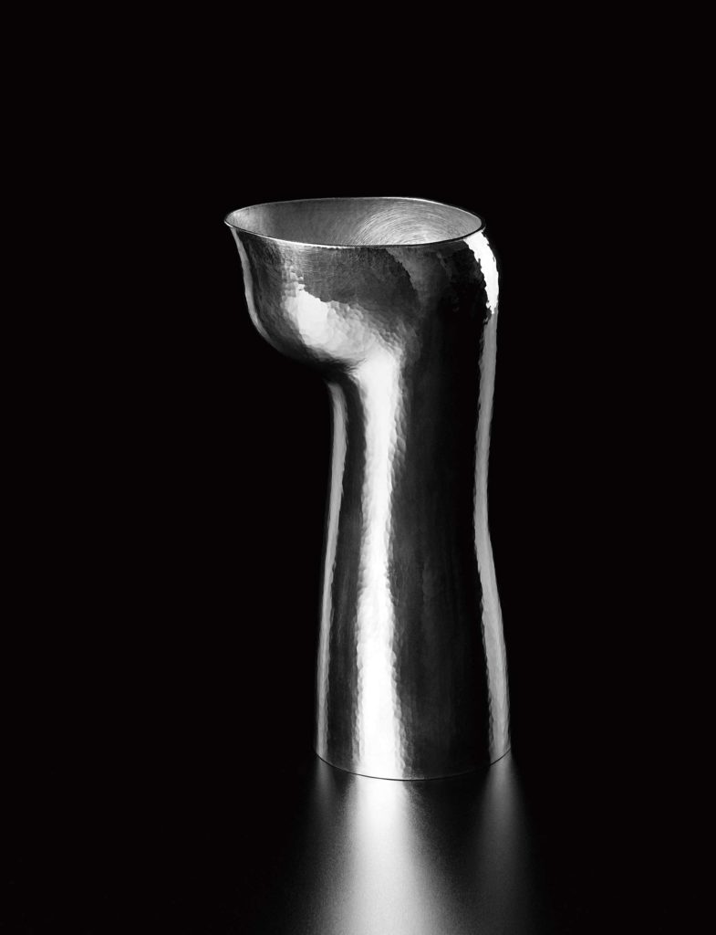 Vase <em>Leisurely</em>, 2021, Zinn, 30,7 x 14,5 x 10, 5 cm.