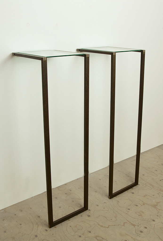 Wall table <em>Zweibein</em>.