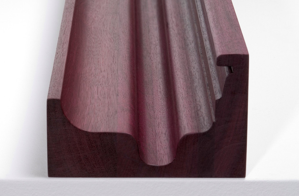 <em>Schale für Ideen</em>. Unikat. Amarantholz, gefräst, verleimt, geölt. Detail. Foto Brigitte Lerho.