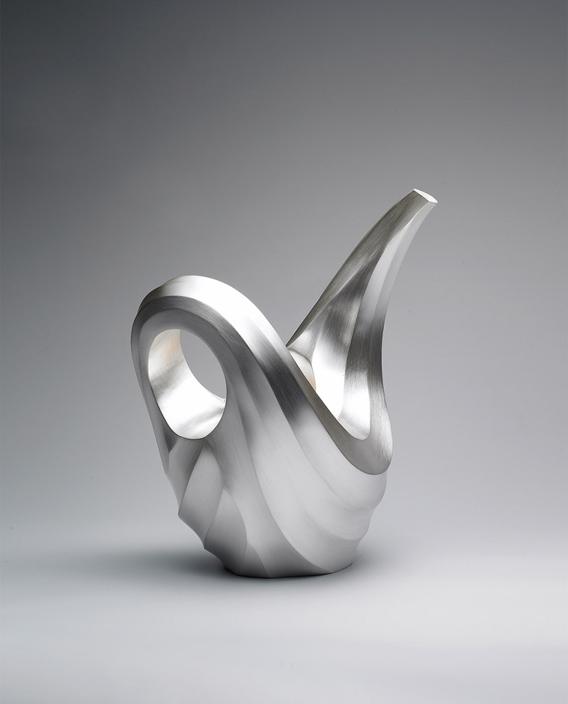 Kanne <em>Watering I</em>. Silber 925, 20 x 15 x 12 cm