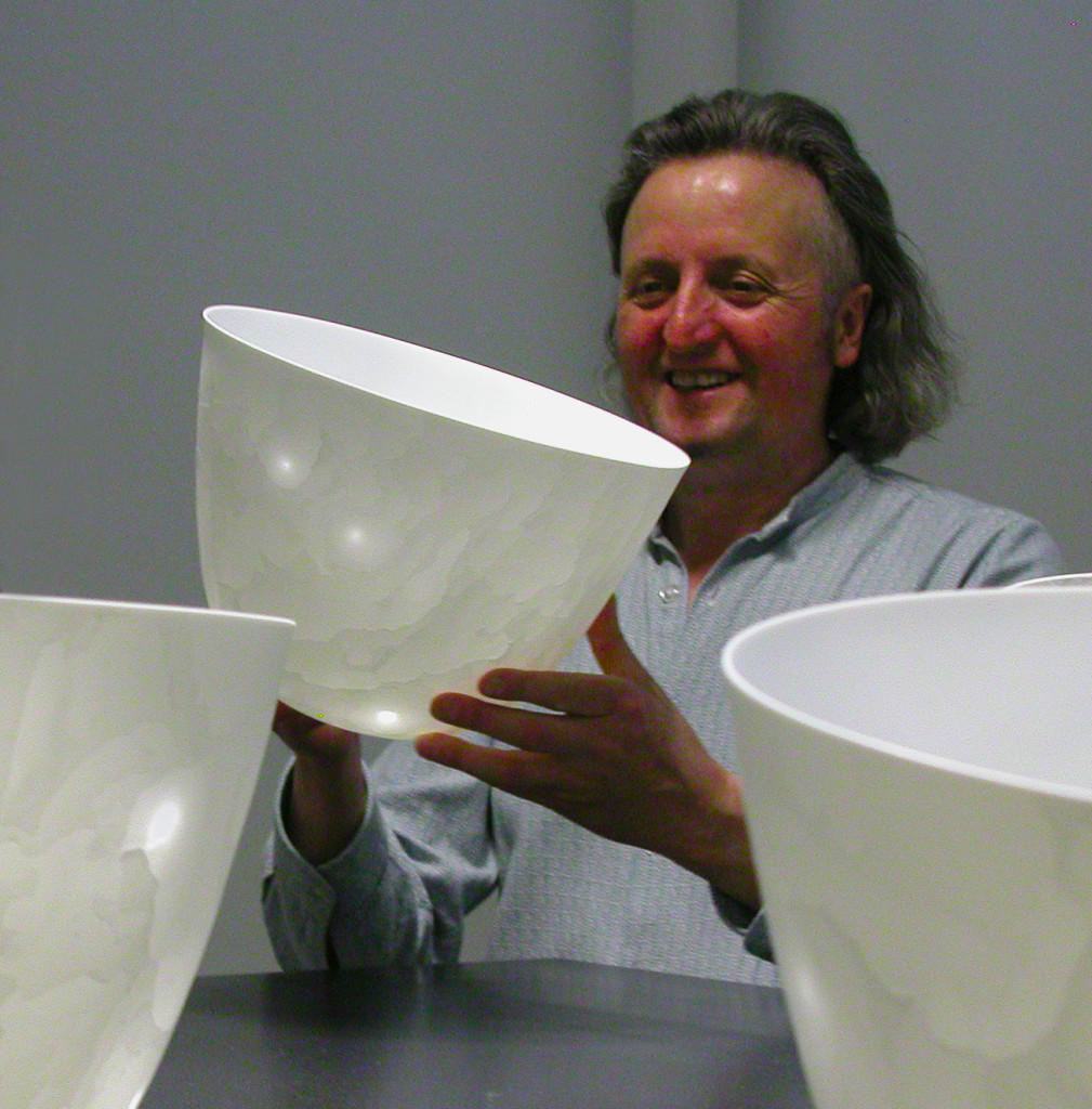 Der Schweizer Keramiker Arnold Annen. 