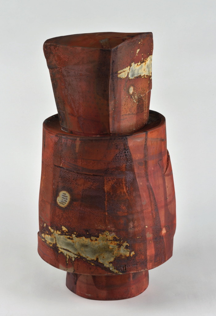 Markus Klausmann, Vessel, stoneware clay, engobe, capsule firing. Photo Klaus Ditté. 