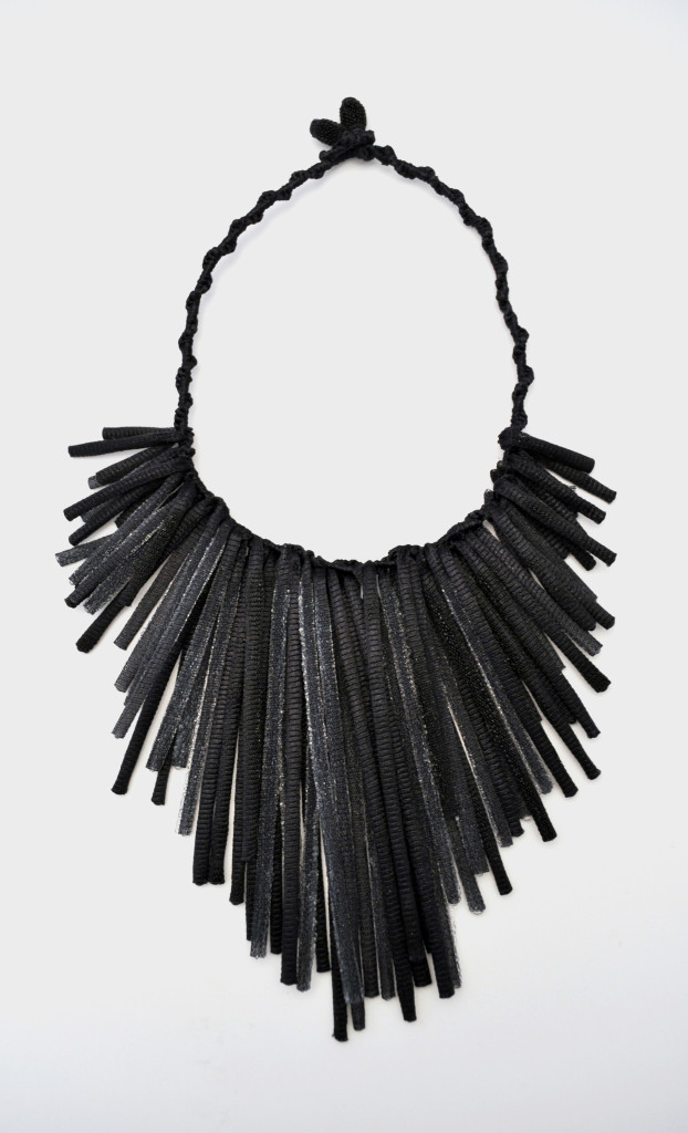 Necklace <em>Flotendo</em>, polymer woven fabrics.