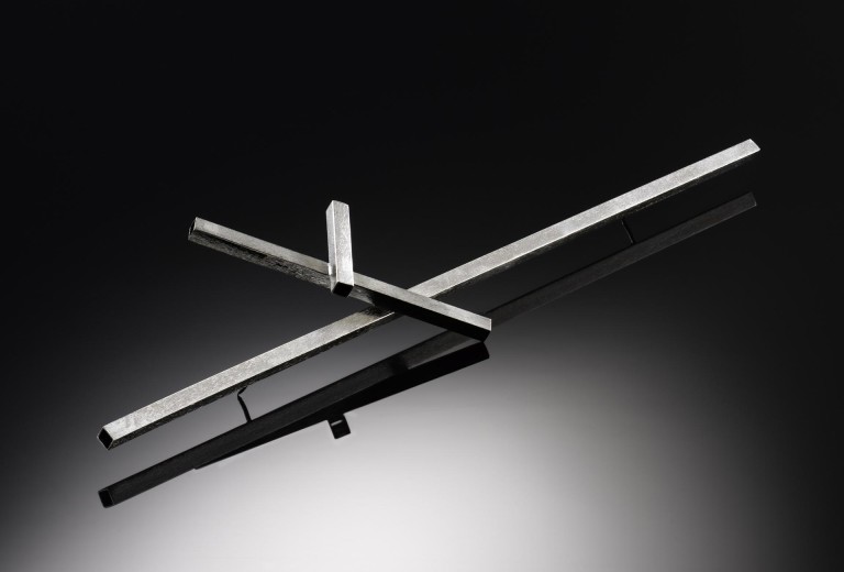 Hanne Bay Lührssen, Körperschmuck <em>under construction I</em>, Silber 925, 15 x 5 x 3 cm.