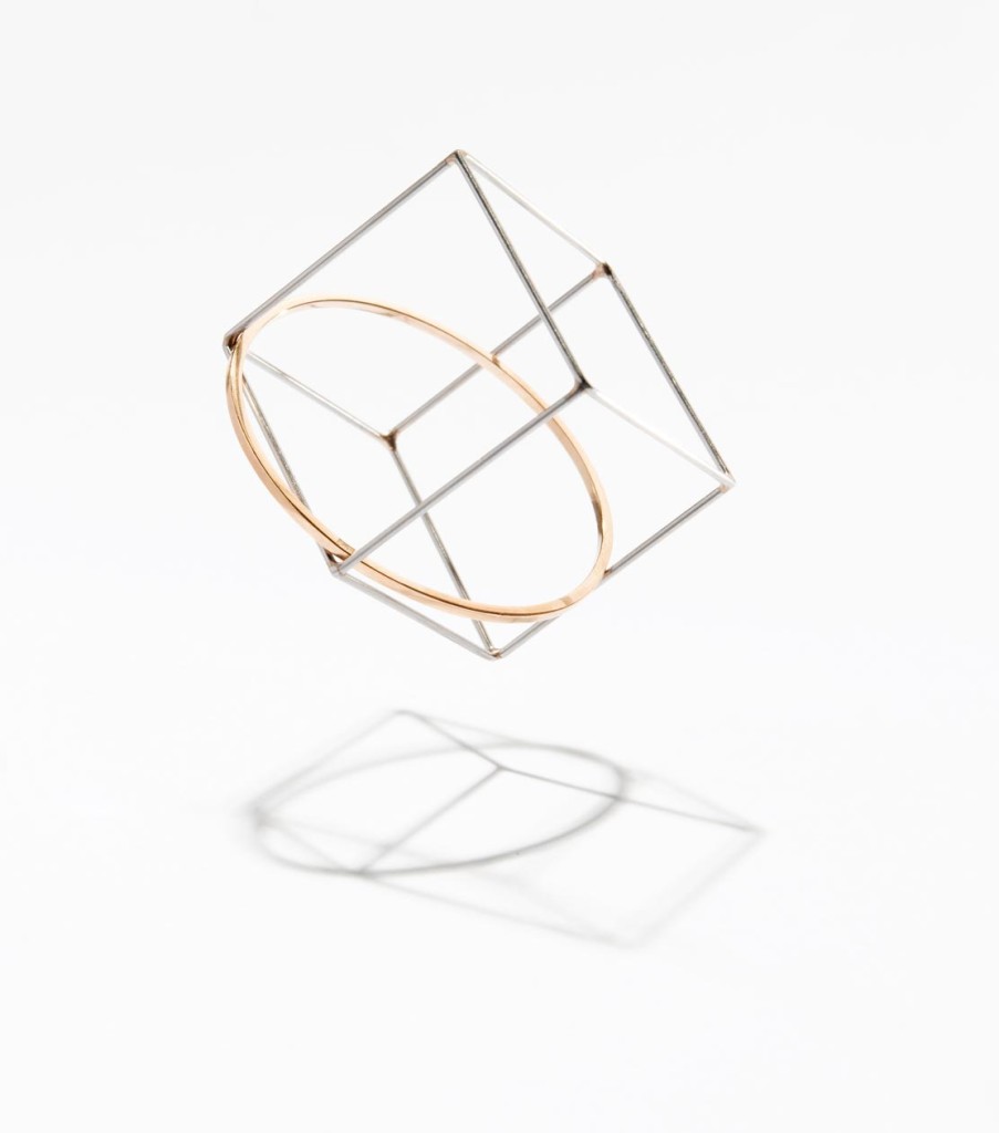 Anne Rose Regenboog, Ring, Gold 750, Stahl. 1,8 x 1,8 x 1,8 cm. Photo Aatjan Renders.