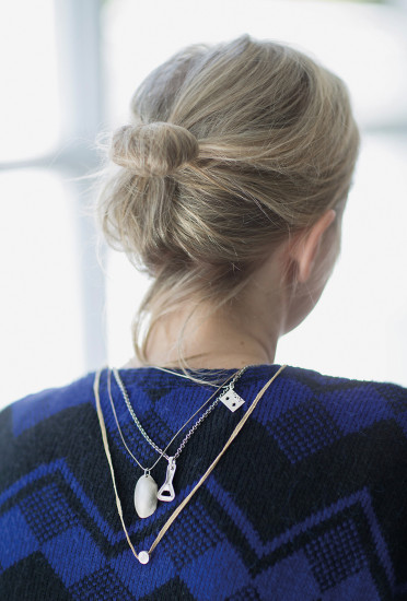 Schmuck für Clubgänger ( jewelry for clubbers ), 2005. Cockle, cassette, bottle opener, MDMA pill. Photo Anja Jahn.