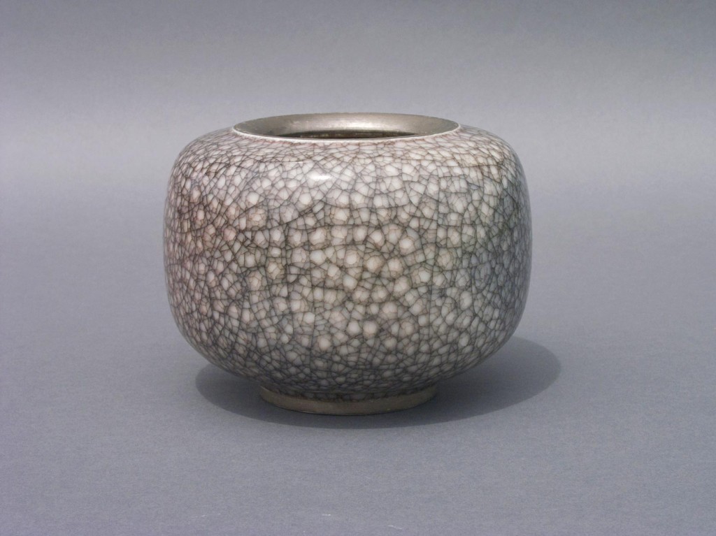 Guido Sengle, vase, 1991. Porcelain. H 13 cm, Ø 17 cm. Photo Ulrich Philippi. 