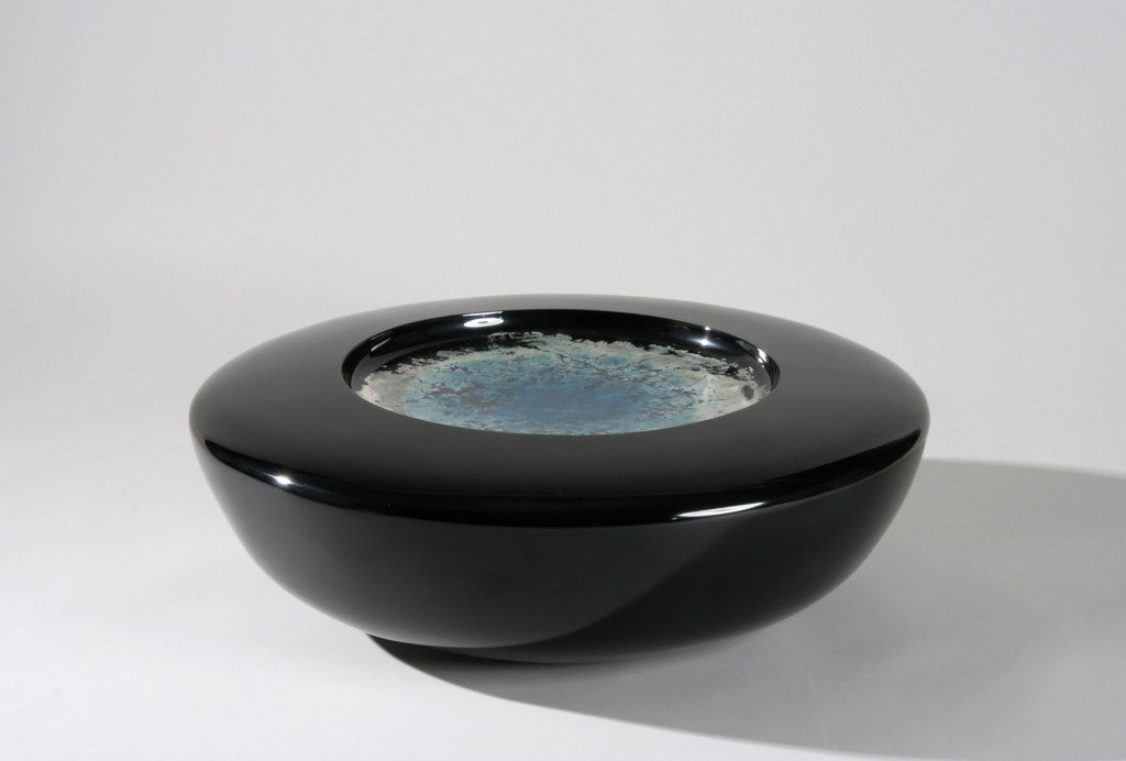 Urushi Lackkunst, <em>Wandel 7</em>, schwarzer, blauer und transparenter Urushi-Lack auf Kern aus Leinentextil.