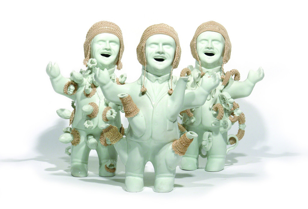 Chiachio & Giannone, <em>Ekeko Triptico</em>, 2010–2012. Porzellan, DMC-Faden.