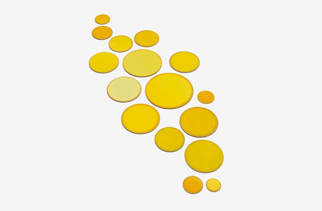 Barbara Butz, Wand-Flächengestaltung. Keramik glasiert, Ø 15–60 cm.