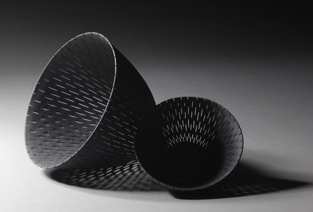 Linda Prüfer, <em>Linien, Licht und Schatten – Eine experimentelle Studie zu durchbrochenen Oberflächen in Porzellan</em>, 2014.