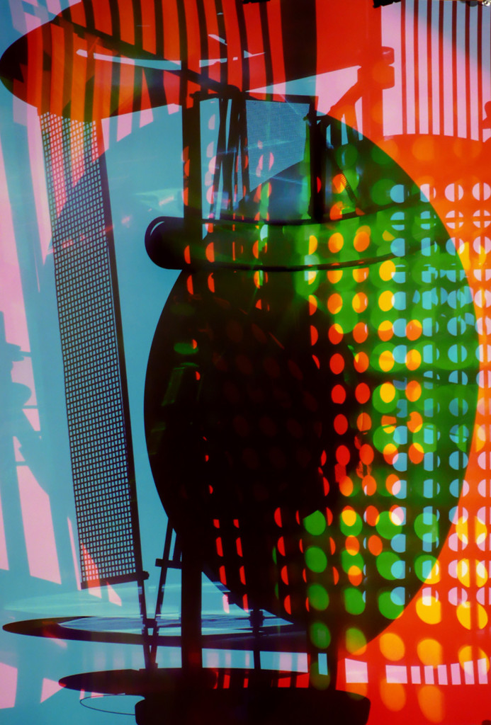 Renate Heyne & Floris Neusüss, <em>Farbiges Fotogramm unter Verwendung des Lichtrequisits von László Moholy-Nagy<em/>, 2014. © VG Bild-Kunst