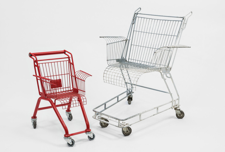 Stiletto Studio,s, <em>Short Rest</em> und <em>Consumer's Rest</em>, 1988/1983. Lackierter Stahl, Kunststoff.