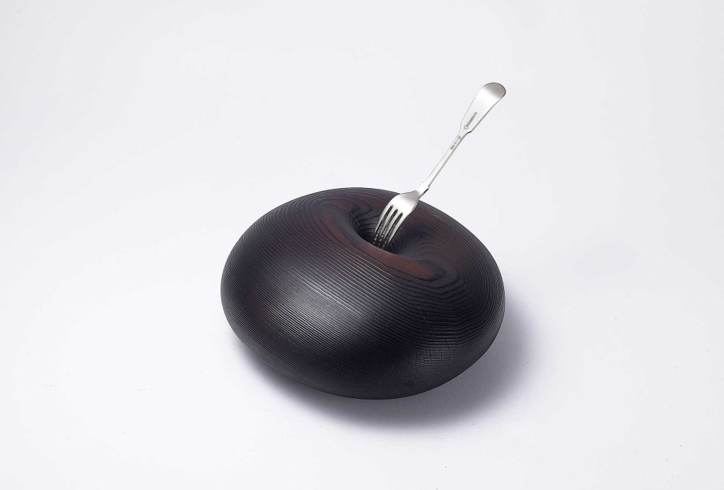 Tafelgeschirr <em>The moment of pleasure.</em> </br> (der Moment des Genusses), 2014. Holz, Metall.