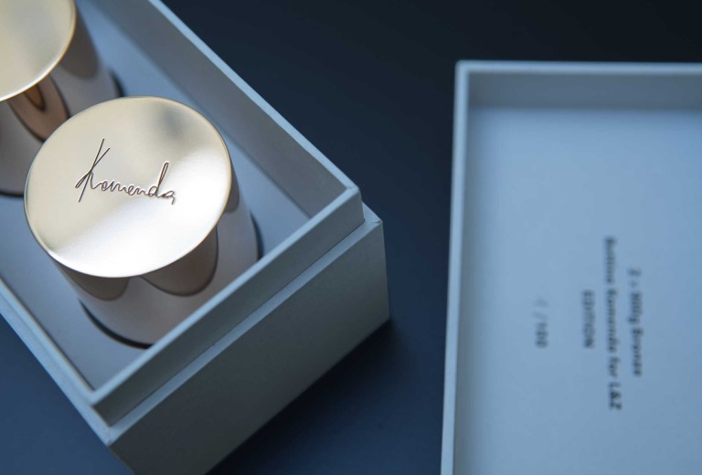 Briefbeschwerer. Design Bettina Komenda.