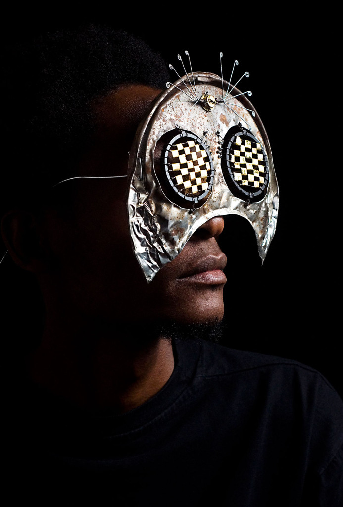 Amunga Eshuchi und Cyrus Kabiru, <em>Big Cat</em>, 2012. Aufnahme aus der <em>C-Stunners</em>-Fotografie-Serie