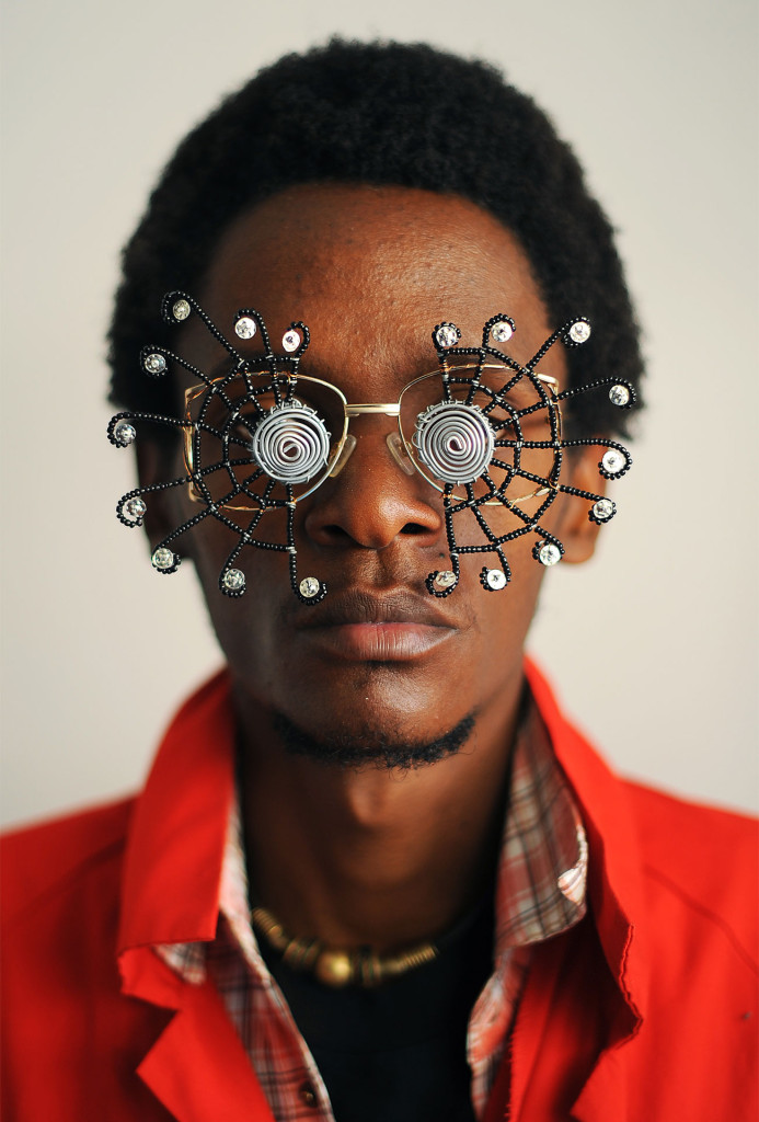 Cyrus Kabiru, <em>Caribbean Sun</em>, 2012. Aufnahme aus der <em>C-Stunners</em>-Fotografie-Serie. Foto Carl de Souza/AFP/Getty Images