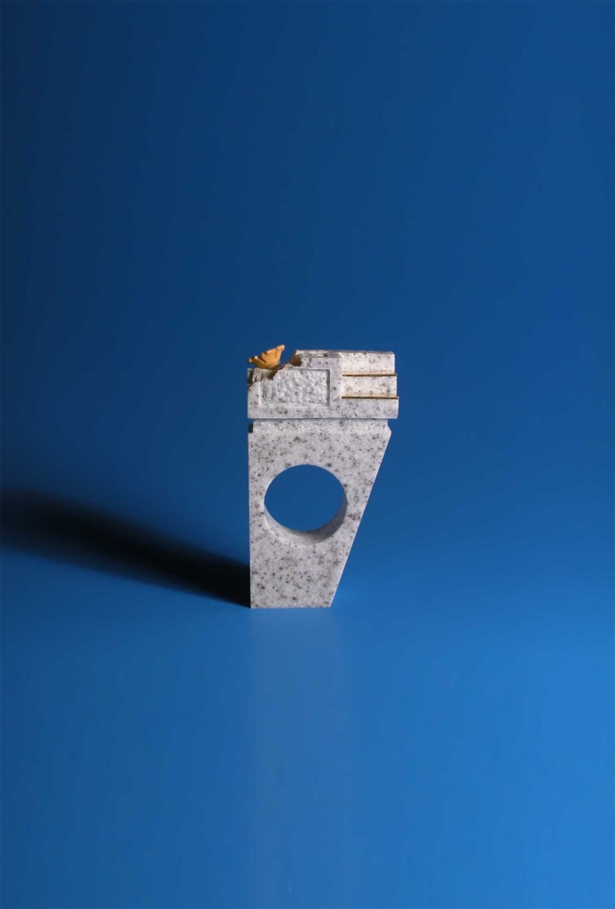 Fritz Maierhofer, ring, 2004. Corian, Gold. Photo Fritz Maierhofer.