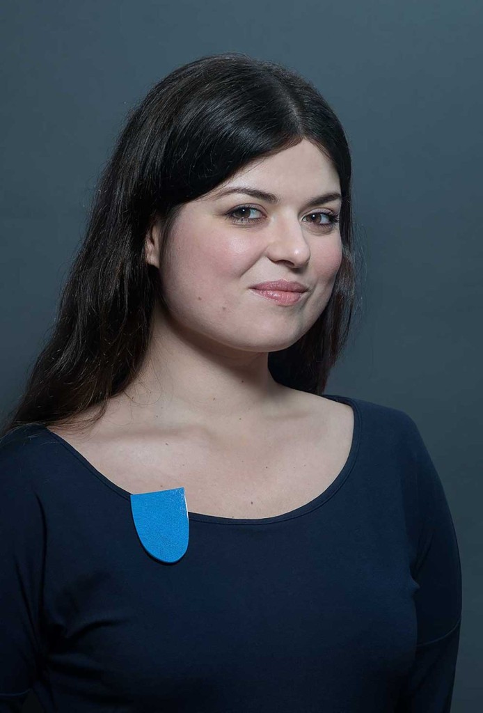 Agata Waleczek with brooch by Benedikt Fischer. Jewelry: Galerie Oona, Berlin. Photo Anka Bardeleben.