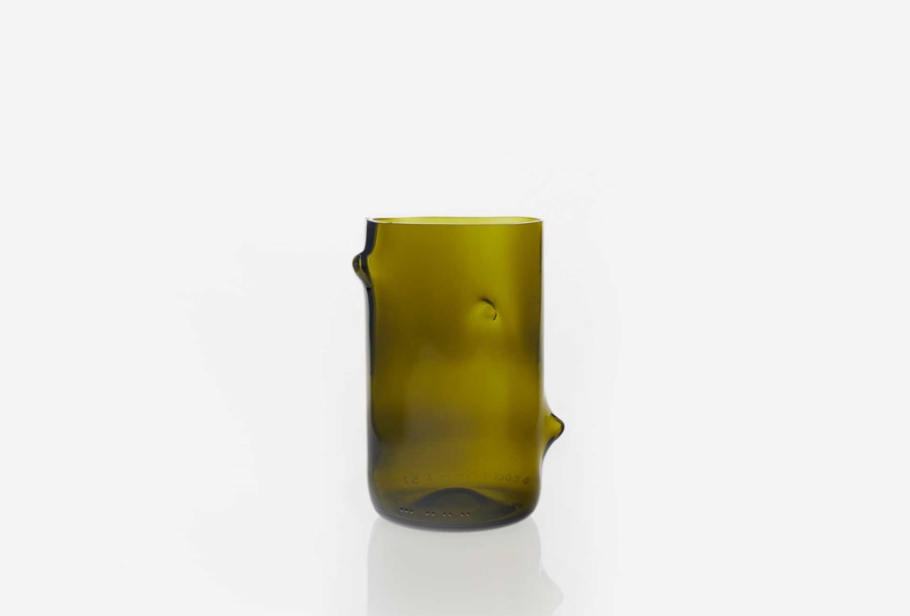 Vase. Glas, H 10 × Ø 9,5 cm.