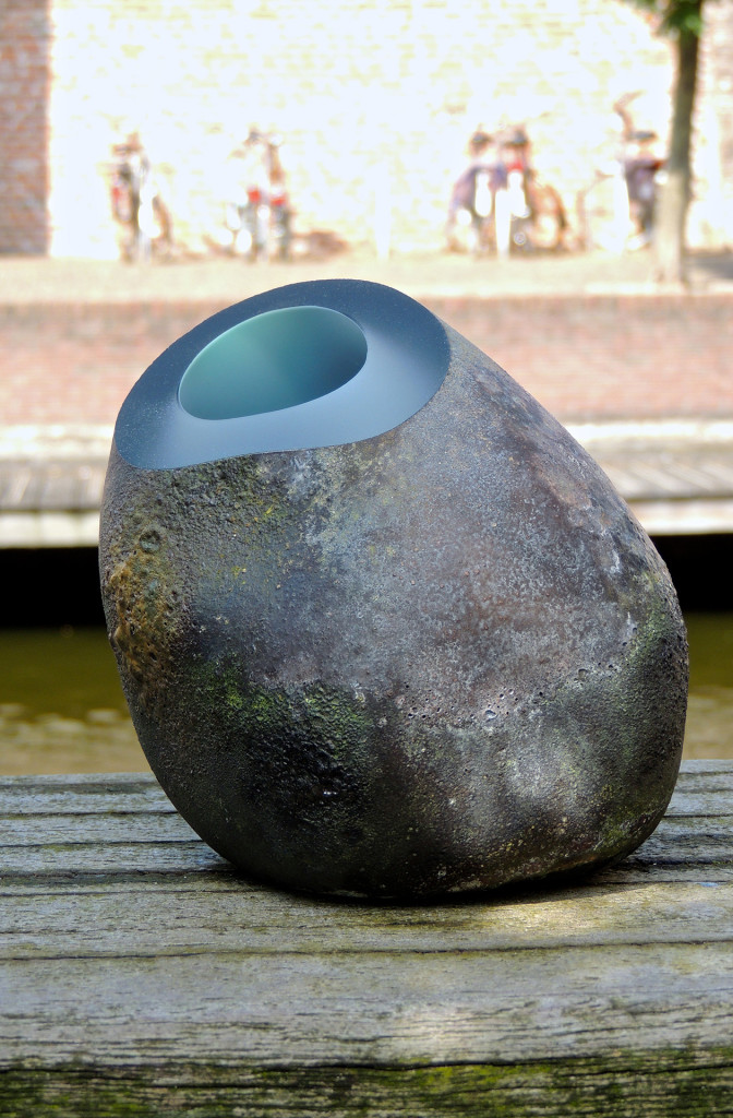 Geir Nustad, Vase object <em>Im-material, small mountain</em>. Glass. 20 × 15 × 17 cm.