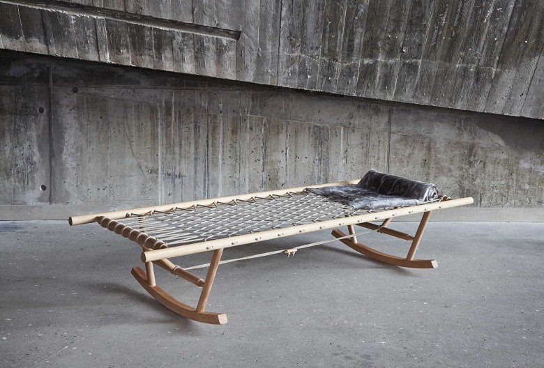 Rocking daybed Nonno. 40 × 200 × 80 cm.