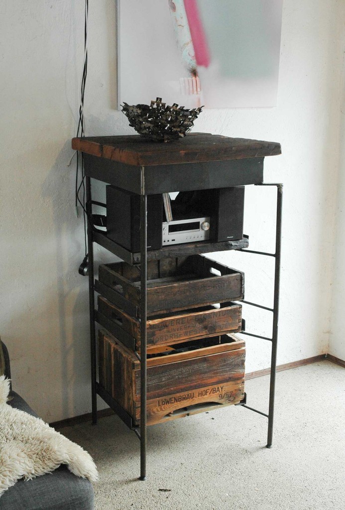 Shelf <em>Hörbar</em> (hearable). Old wooden beer cases, landing stage from Dießen, iron.