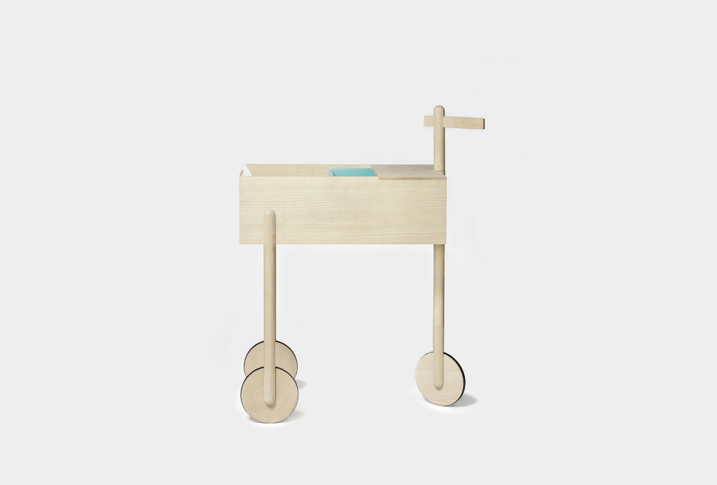 Wagen, 2013. Eschenholz, Gummi.