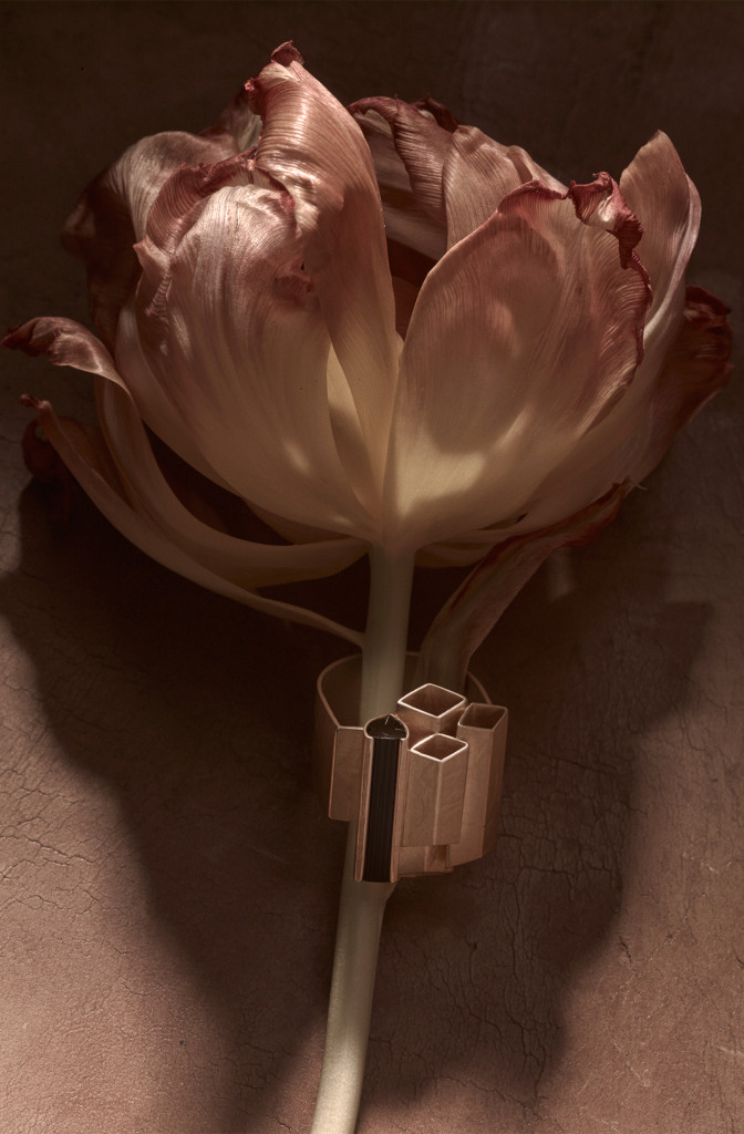 Alexandra Brachtendorf, Ring. Gold, schwarzer Turmalin.