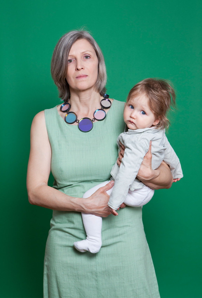Andrea Sterr with necklace by Jiro Kamata, dichroic glass mirrors, silver. Photo Miriam Künzli for Art Aurea.