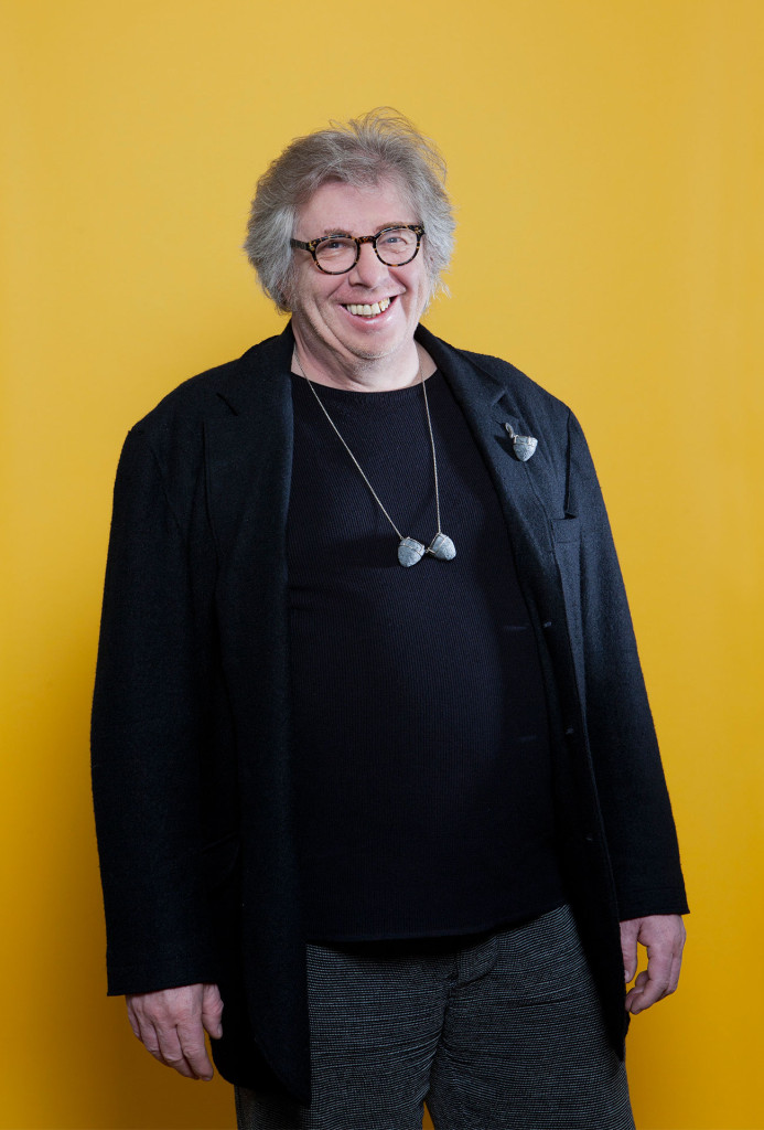 Andreas Koll with pendant and brooch Tear Catcher by Ingeborg van Damme, paper, pigments, silver, anodized aluminium. Photo Miriam Künzli for Art Aurea.