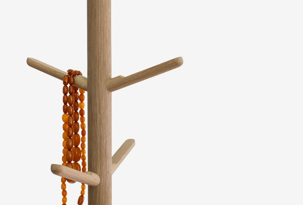 Garderobe <em>Hänger</em>, 2014. Eichenholz geseift, Kupfer. Detail