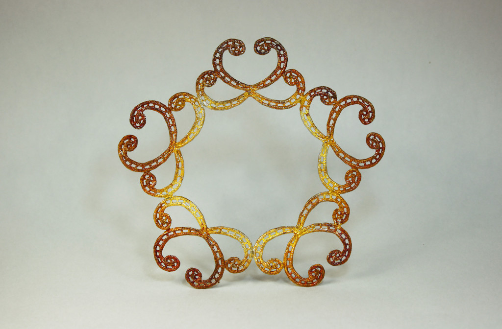 Armreif <em>Up Close</em>. Oxidiertes Silber