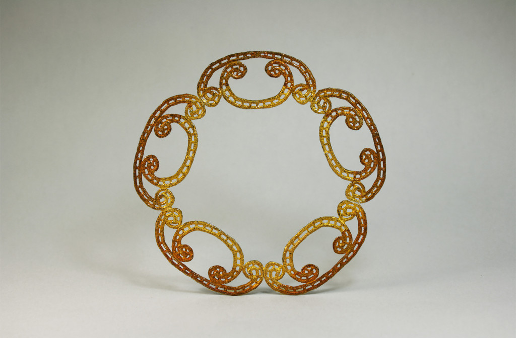 Armreif <em>Up Close</em>. Oxidiertes Silber