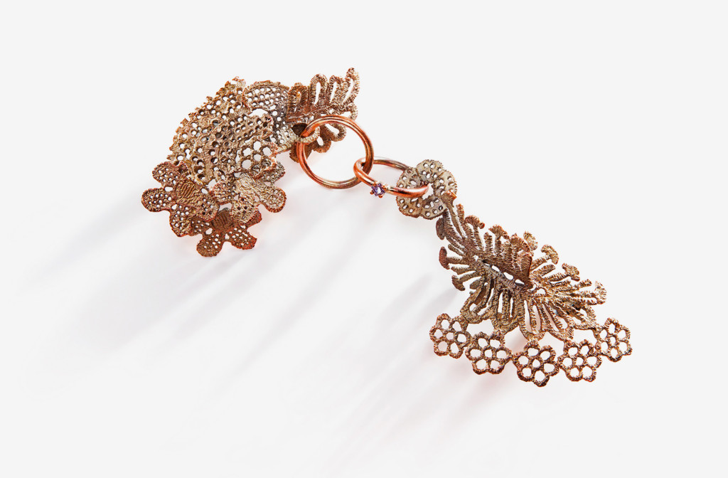 Brosche <em> The man I love </em> (der Mann, den ich liebe). Oxidiertes Messing