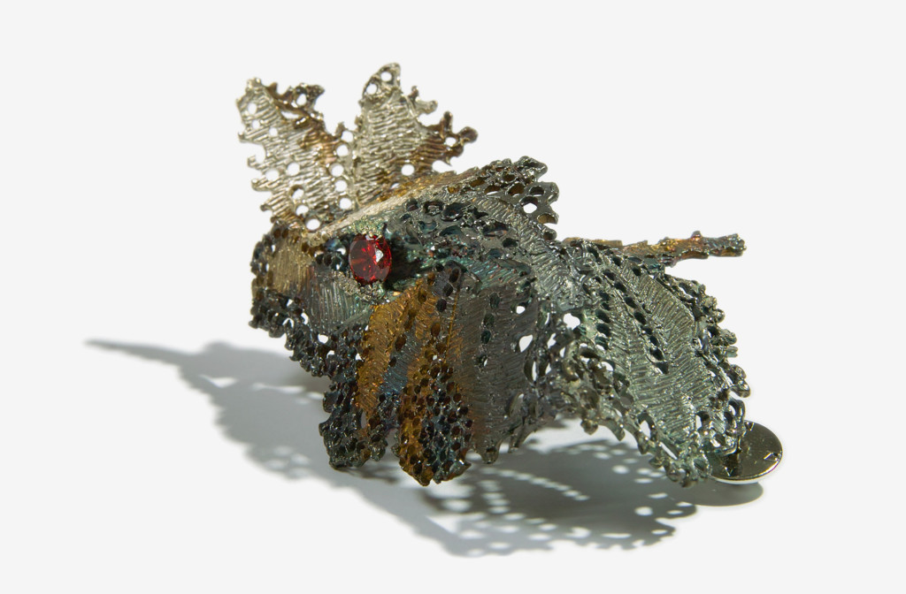 Brosche <em> Nocturne in 925 </em> (Nokturne in 925). Oxidiertes Silber