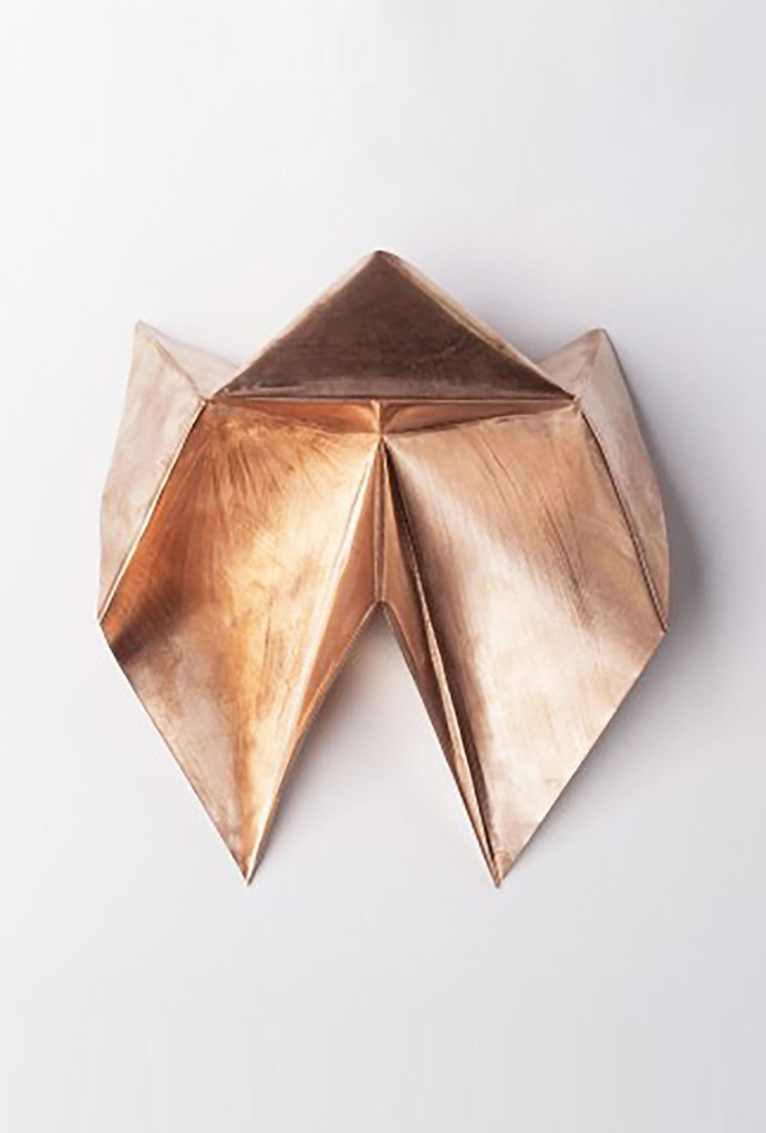 Juliane Noack, Maske aus der Wandinstallation <em>24</em>, 2014. Kupfer. Foto Matthias Behne