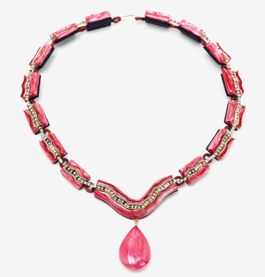 Kollier „Synus“. Gold 750, Seide, Turmaline, Perlen, Papier, Pappmaché / Necklace, gold 750, silk, tourmalines, pearls, paper, papier-mâché / Bolzano, Italy / bodyfurnitures.com / Eunique Stand B.77