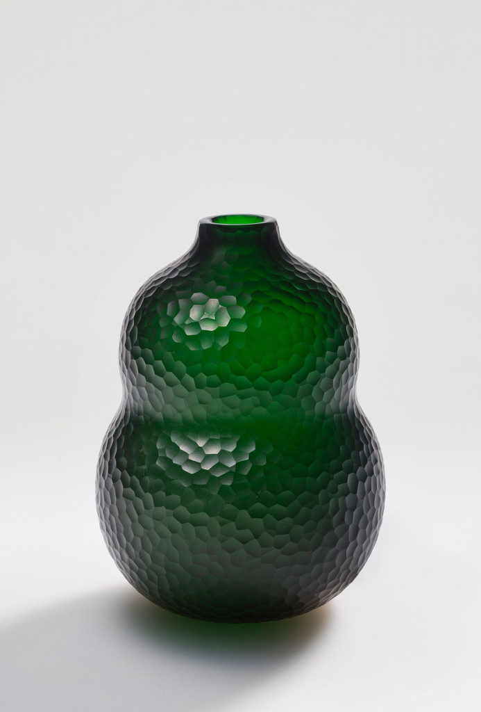 Carlo Scarpa, Vase <em>Battuto</em>, 1940. Ausführung Venini. Photo Martin Adam © Sammlung Holz