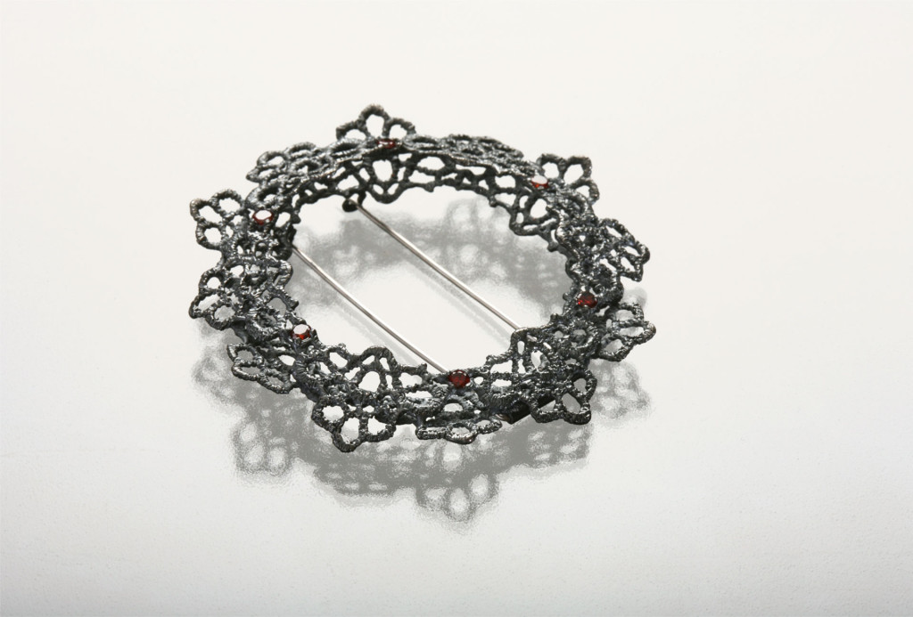 Brosche <em>Nocturne in 925</em>. Silber, Zirkonia