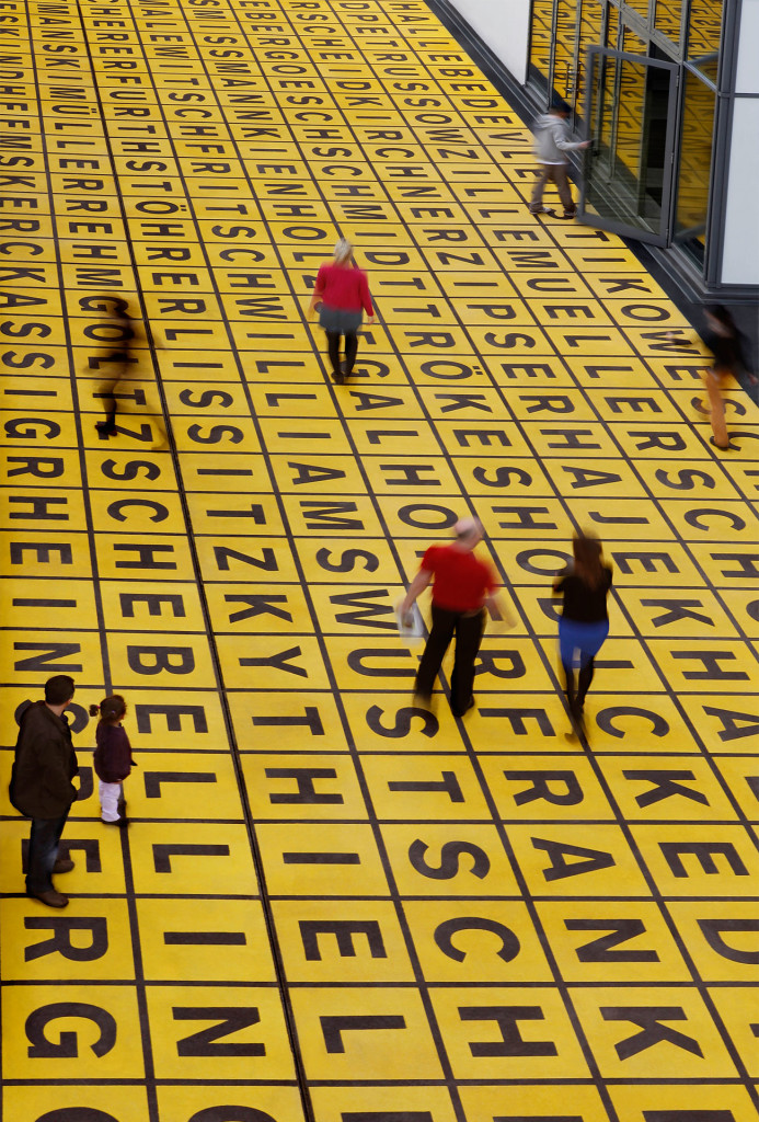 Berlinische Galerie, Buchstabenfeld mit Künstlernamen, © Foto Nina Straßgütl
