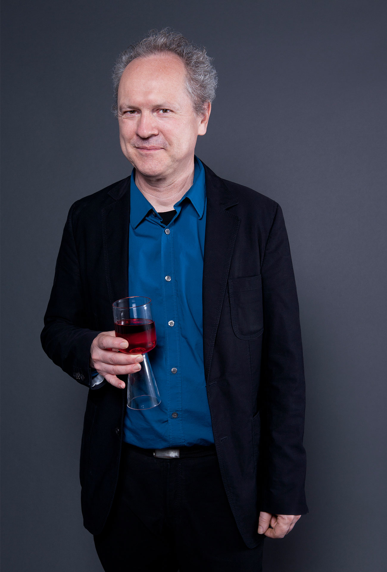 Cornelius Réer mit Weinglas