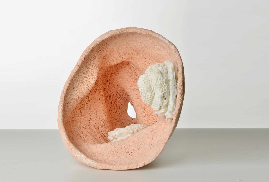 <em>under the sea</em>. Porcelain, colored, Ø 28cm, L 42 cm. Photo Klaus Ditté.