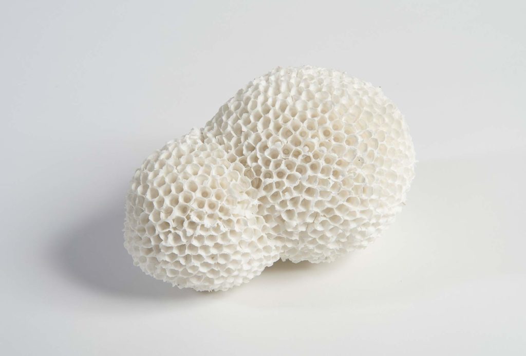 Object <em>fractal</em>. Porcelain, 20x11.5x22 cm. Photo Doris Leuschner.
