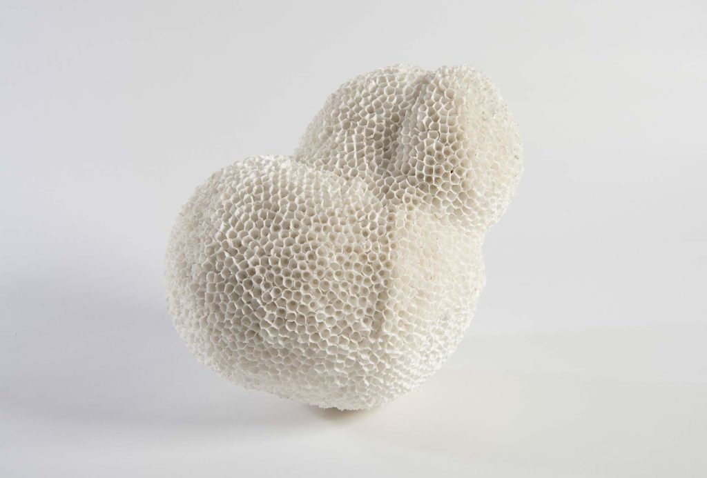 Object <em>fractal</em>. Porcelain, 32x26x20 cm. Photo Doris Leuschner.