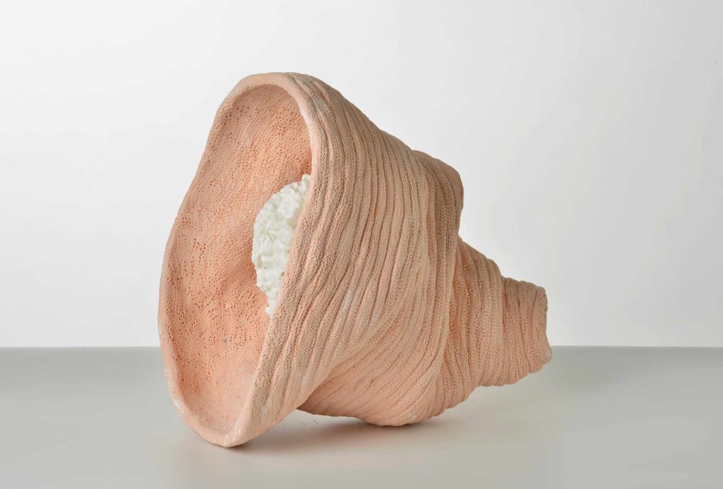 <em>under the sea</em>. Porcelain, colored, Ø 28cm, L 42 cm. Photo Klaus Ditté.