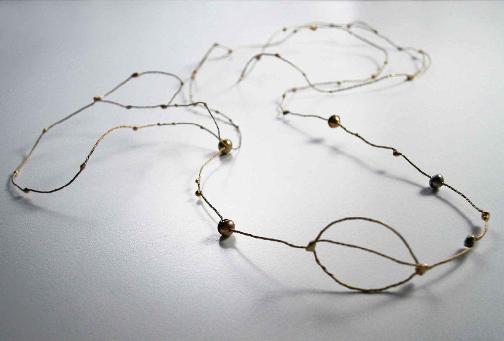 <em>necklace-earring</em>. Gold 750, wire twisted